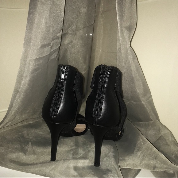 Black Heels - Picture 3 of 8